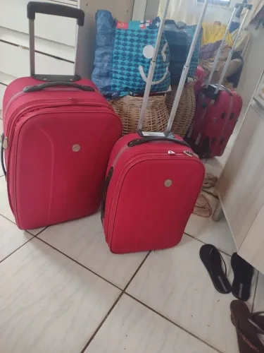 Tenho várias roupas pro seu bazar 