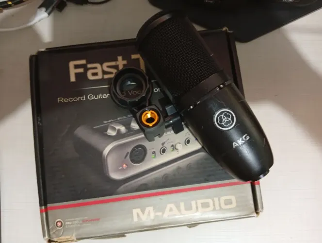 Microfone AKG P120+<br>Interface Fast Track<br>Tudo Funcionando Detalhes De Uso Só.