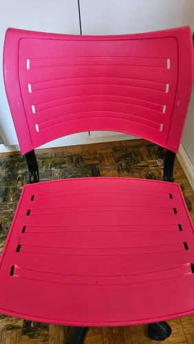 Cadeira giratória rosa
