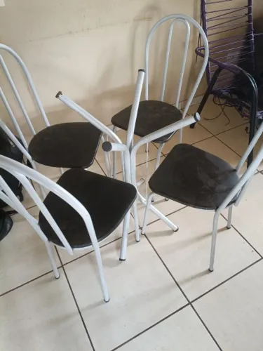 Conjunto , suporte mesa + as cadeiras