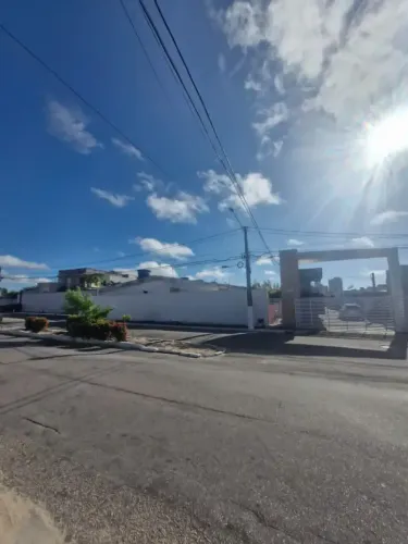 CASA EM CONDOMINIO FECHADO À VENDA AV. ABEL CABRAL NOVA PARNAMIRIM OPORTUNIDADE.