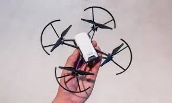 drone DJI TELLO (desenvolvido pela Ryze Tech em parceria com a DJI e a Intel) 