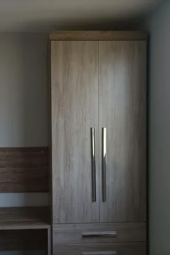 Guarda roupa de solteiro 2.30m Altura, Luciane Móveis, pouco tempo de uso