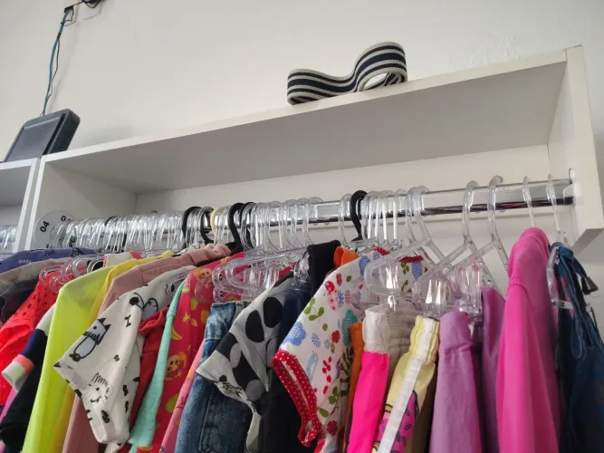 Ara de roupas de parede