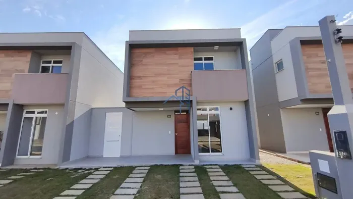 Casa Duplex possuindo 3/4 sendo 03 suítes