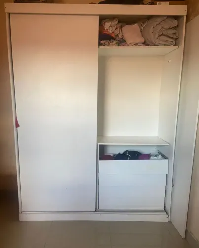 Vendo Roupeiro (guarda roupas)