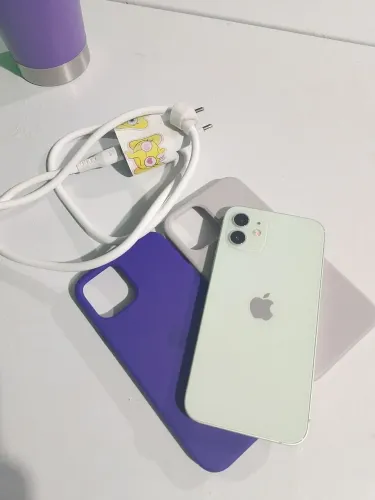 iPhone 12 bateria 100% acompanha duas duas capinhas carregador tela e bateria trocado