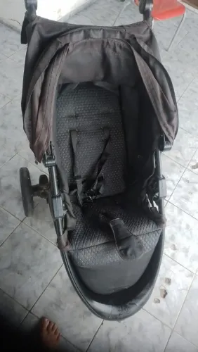 Vendo carrinho de BB mordeno