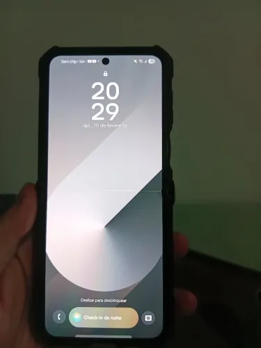 Z Flip 6 - 256 gb - linha verde e marca na tela