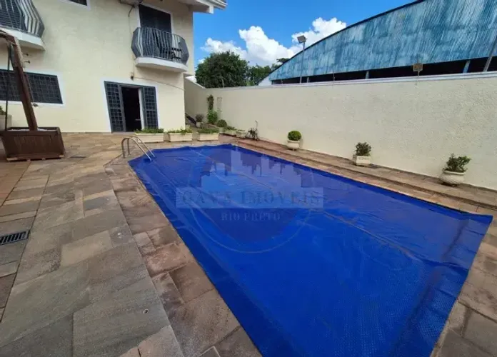 Excelente Sobrado À Venda na Vila Santa Candida, com 3 suítes, para comércio ou residência
