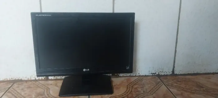 Vendo Monitor e CPU de computador