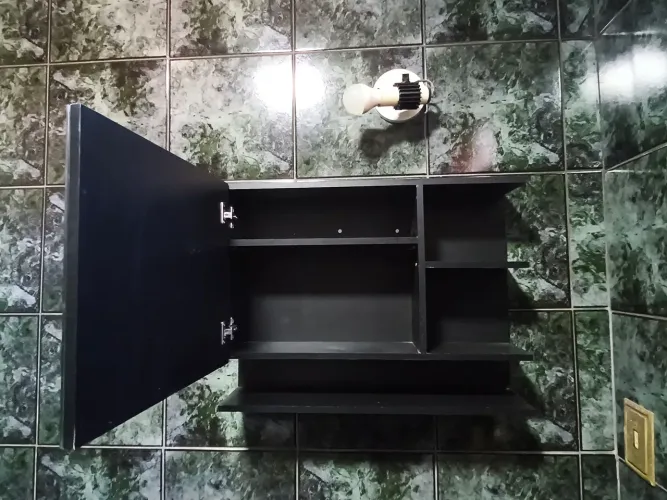 Armário de banheiro com espelho