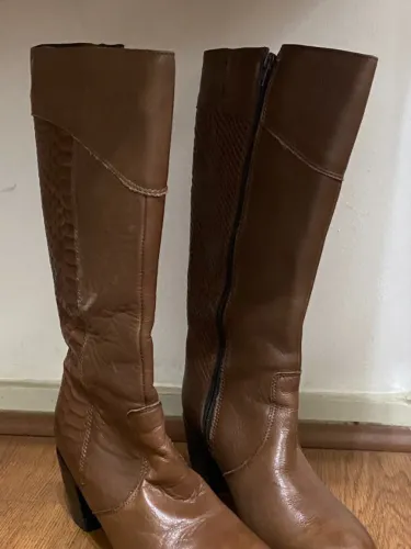 Bota Cano Alto Marrom Arezo