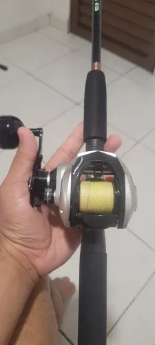 Vara de pesca e carretilha