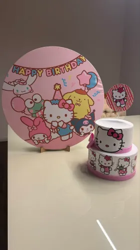 Bolo fake + painel Hello Kitty