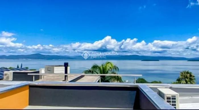 Casa com 3 suítes em condomínio no Cacupé, Florianópolis com Vista Mar