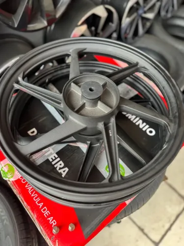 Roda de moto em alumínio modelo sem câmara de ar aro 18