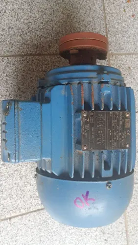 Motor trifásico 220/380V 1HP