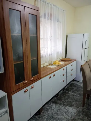 Armário de cozinha com 2 bancadas