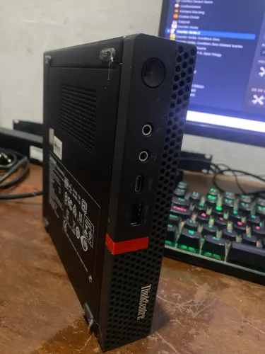 Lenovo m720q 8G/ ssd256/ i3 8 geração