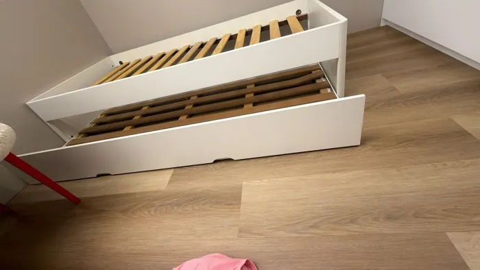 Cama solteiro com cama auxiliar