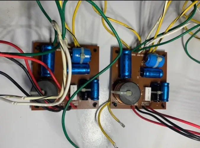 Par divisor de frequência JBL 8? ES-50