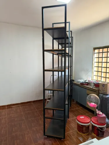 Prateleira de madeira com ferro - R$950,00