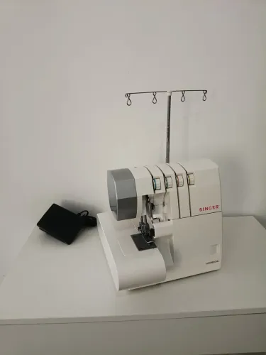 Máquina de Costura Singer Ultralock 14SH754 Super Conservada