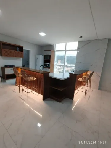 Excelente apto para locação bem localizado 3 suites Meia Praia SC - Direto