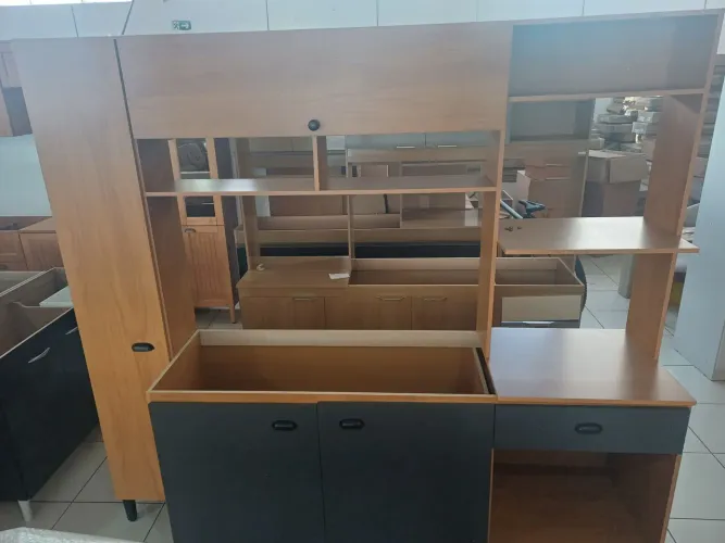 Armário de cozinha grande.