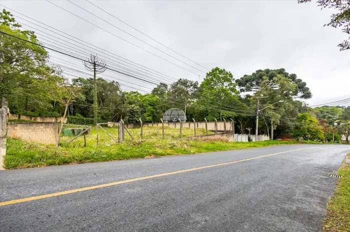 Imóvel para venda tem 435 metros quadrados em Santa Cândida - Curitiba - PR