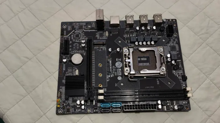 Placa-Mãe Xeon Machinist E5-V309 LGA1356 - Liga e Dá Vídeo