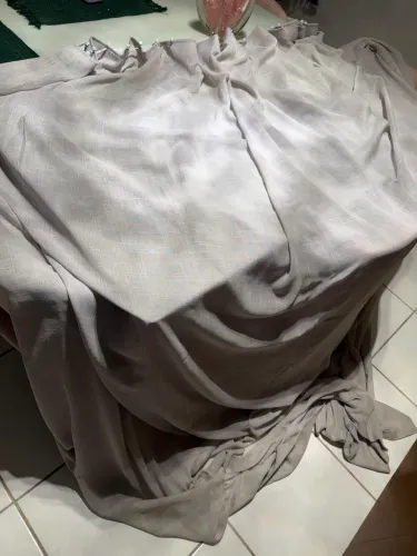 Cortina Grande 230x260 2 Unidades Cada com Fundo de Tule Voil Tiffon com Pequeno Rasgado