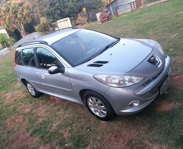 Peugeot 207 SW XR Sport 1.4 Flex 8V 5P 2012