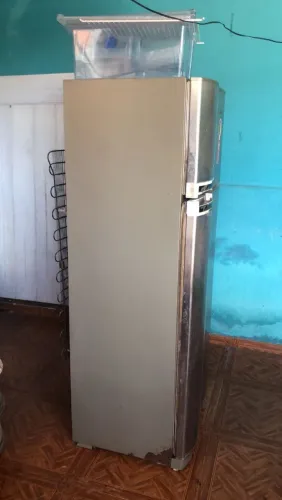 Vendo uma geladeira