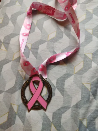Medalha Outubro Rosa.