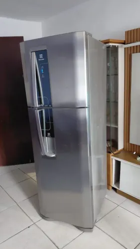 Geladeira Electrolux inox frost free semi nova posso entregar