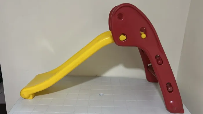 Escorregador Amarelo