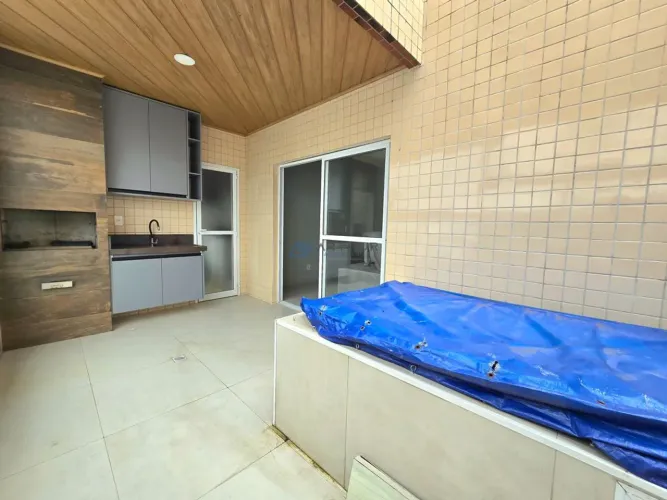 Apartamento Duplex à venda em Praia Grande na Guilhermina com 2 suítes e 2 vagas