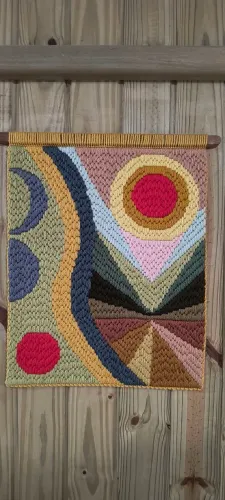 Tela em tapeçaria, quadro, bordada a mão: FLOR, SOL E LUA