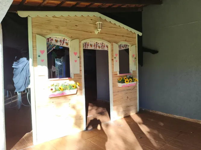 Casa de madeira só fachada