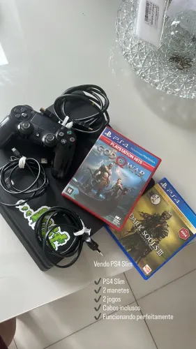     PS4 Slim Completo c/ 2 Manetes e Jogos - Perfeito Estado