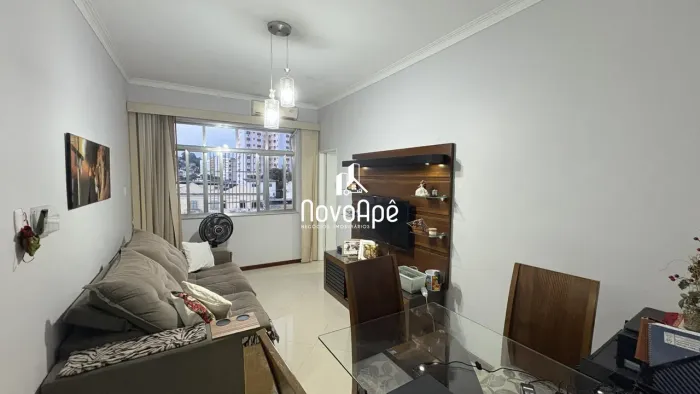 Apartamento à venda na Rua Souza Cruz, perto da Barão de Mesquita, reformado!