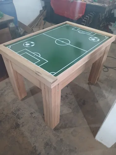 Novidades: mesa de futebol de botão para tirar seus filhos do computador. 