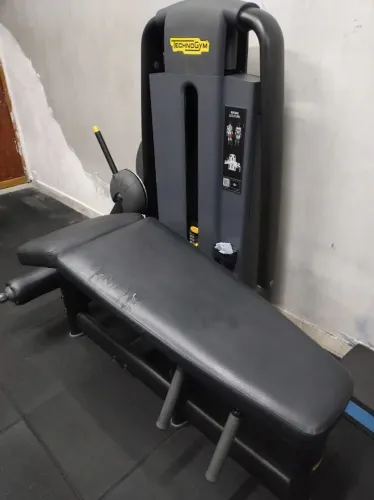 Mesa flexora Technogym