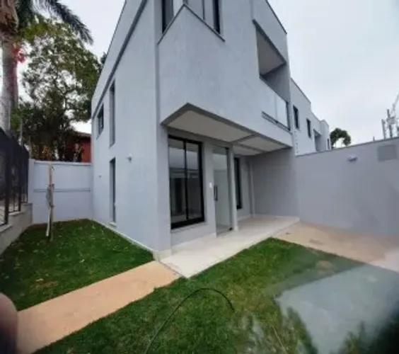 Venda: Casa no bairro Planalto com três quartos