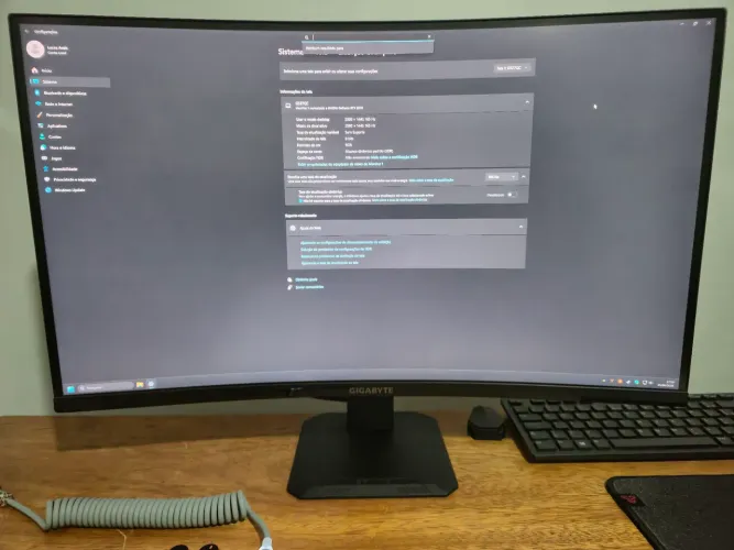 Monitor Curvo Gigabyte 27p Quadhd