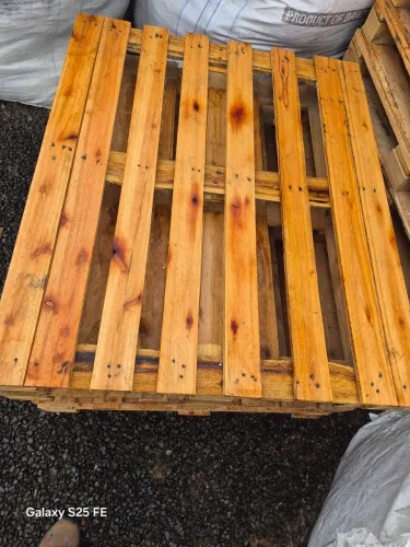 VENDO PALETES DE MADEIRA EM ÓTIMO ESTADO
