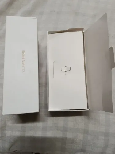 Caixa semi nova célula redmi note 12