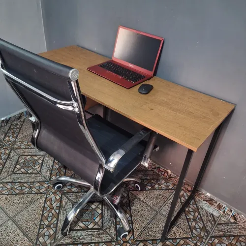 Mesa e cadeira Escritório